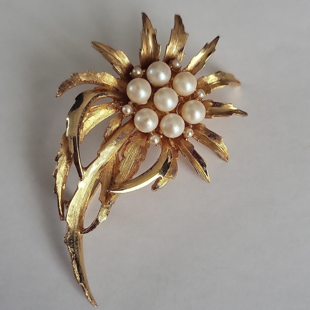 Vintage Keyes Gold and Pearl Brooch